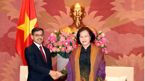 Chủ tịch Quốc hội Nguyễn Thị Kim Ngân tiếp Đại sứ Ấn Độ tại Việt Nam Pranay Verma. Nguồn: TTXVN