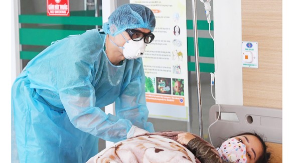 Điều trị bệnh nhân dương tính Sars-CoV 2 tại Bệnh viện Bệnh nhiệt đới Trung ương