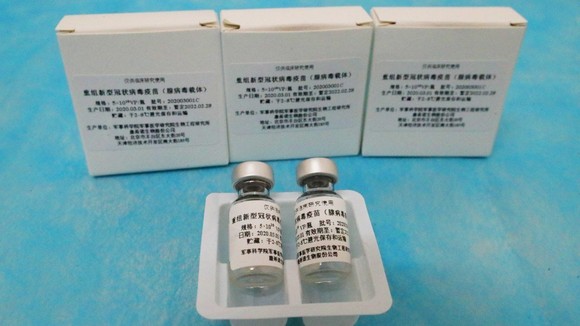 Trung Quốc chuẩn bị sản xuất hàng loạt vắc-xin coronavirus mặc dù các thử nghiệm lâm sàng vẫn chưa hoàn tất.