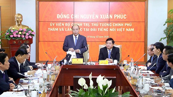 Thủ tướng Nguyễn Xuân Phúc phát biểu tại buổi làm việc với Đài Tiếng nói Việt Nam. Ảnh: TTXVN