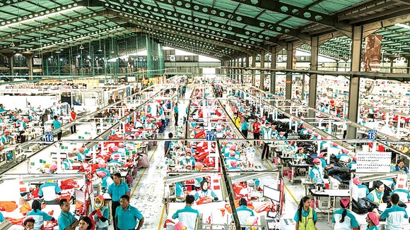 Một nhà máy dệt may tại Solo, Trung Java, Indonesia