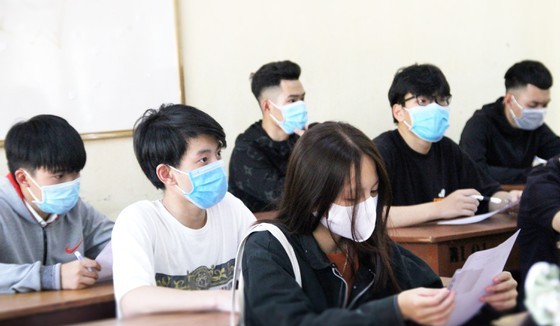 Thí sinh tỉnh Quảng Trị tham dự buổi thi vào sáng 10-8. Ảnh: NGUYỄN HOÀNG