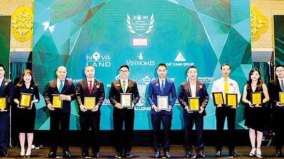 Lần thứ 2 liên tiếp, Tập đoàn Đất Xanh góp mặt trong danh sách Tốp 10 nhà phát triển bất động sản tiêu biểu do Tạp chí Nhịp cầu Đầu tư bình chọn