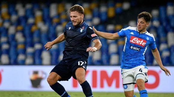 Ciro Immobile (Lazio) vượt qua cầu thủ Napoli