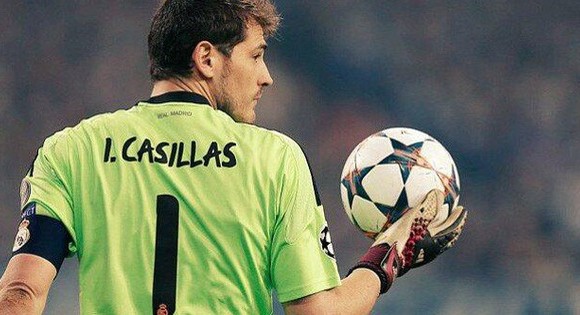 Thánh Iker rời sân bóng vì bệnh tim