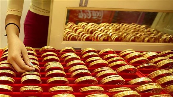 Trang sức vàng được bày bán tại Yangon, Myanmar. (Ảnh: THX/TTXVN)