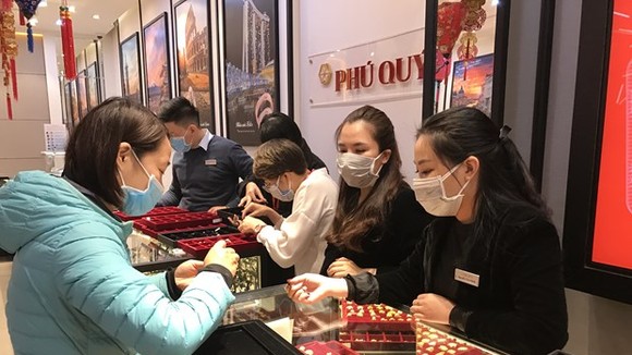 Giá vàng SJC phiên sáng nay đều niêm yết dưới mốc 48 triệu đồng. (Ảnh: Đức Duy/Vietnam+)