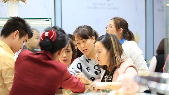 Giao dịch vàng tại doanh nghiệp. (Ảnh: PV/Vietnam+)