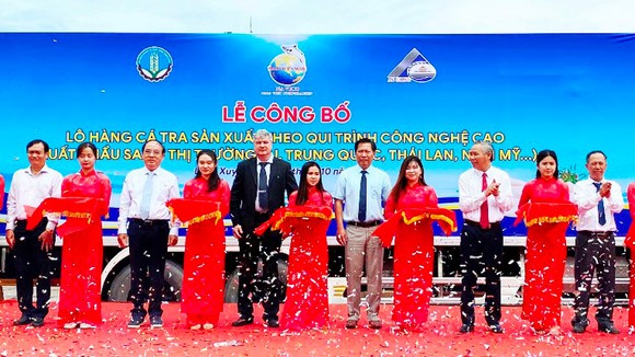 Công bố xuất khẩu lô hàng cá tra sản xuất theo công nghệ cao