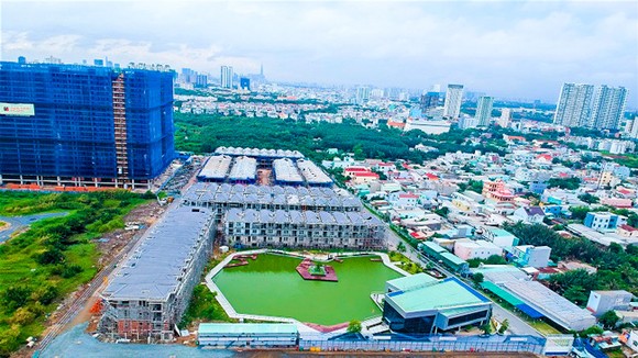Một dự án tại TPHCM phải tạm dừng thi công vì các thủ tục pháp lý chồng chéo.