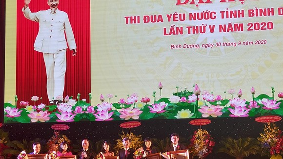 Lãnh đạo Tỉnh ủy, UBND tỉnh Bình Dương trao tặng Huân chương cho các cá nhân
