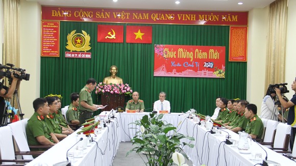 Quang cảnh buổi khen thưởng các đơn vị phá vụ đốt nhà khiến 5 mẹ con tử vong ở TPHCM