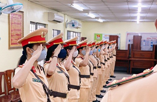 Chuẩn bị ra mắt đội hình nữ CSGT dẫn đoàn Công an TPHCM. Ảnh: PC08
