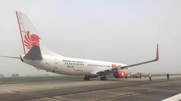Máy bay của Hãng hàng không Malindo Air vừa phải quay đầu hạ cánh do nổ lốp