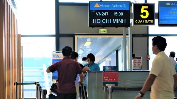 Hành khách đi chặng Hà Nội - TPHCM có quầy làm thủ tục riêng