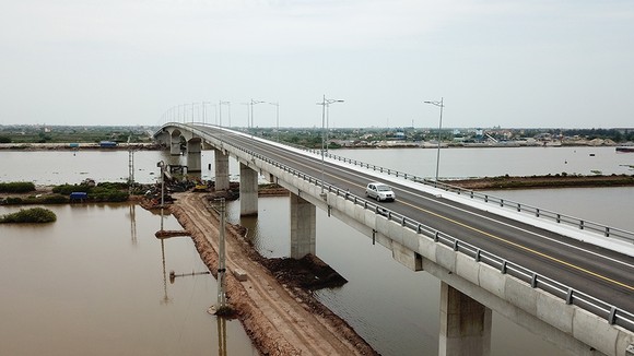 Cầu Thịnh Long bắc qua sông Ninh Cơ