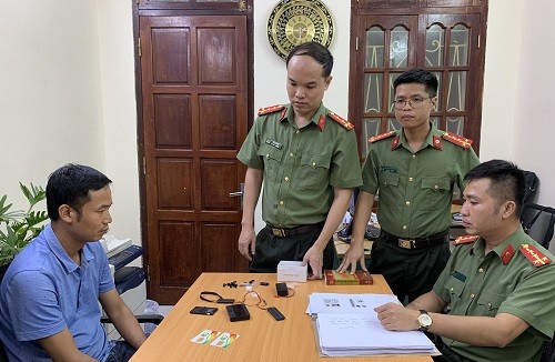 Đối tượng tại cơ quan công an