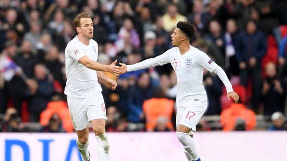 Harry Kane và Jadon Sancho trong mày áo tuyển Anh