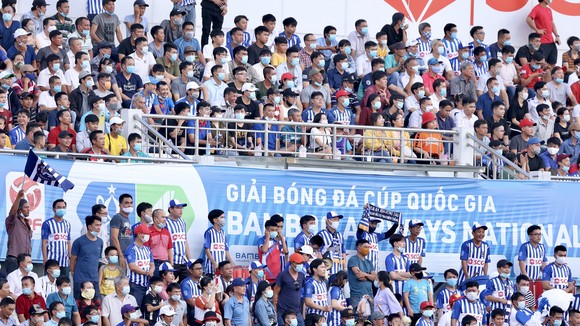 Bóng đá Việt Nam rộn ràng ngày trở lại. Ảnh: Dũng Phương