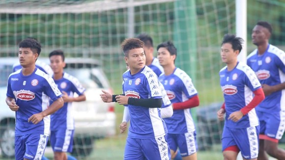 CLB TPHCM chưa hẹn ngày trở lại sân tập.