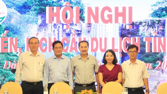 Ngành du lịch hai địa phương ký kết chương trình hợp tác