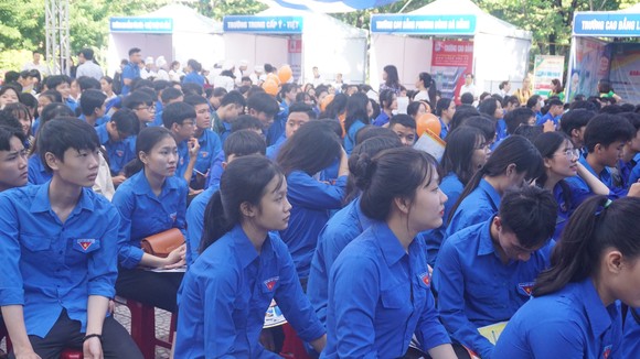 Chương trình “Tư vấn hướng nghiệp cho học sinh Trung học phổ thông” giúp các em có thêm thông tin, kiến thức để định hướng đúng ngành nghề phù hợp bản thân, điều kiện kinh tế gia đình và nhu cầu xã hội