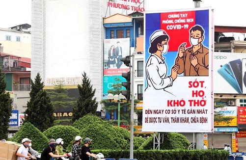 Tranh cổ động phòng chống dịch Covid-19 trên đường phố Hà Nội