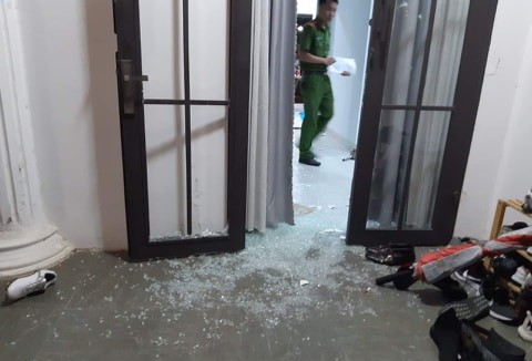 Truy tìm nhóm côn đồ xông vào nhà dân đập phá trong đêm