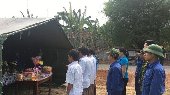 Hiện 8 hài cốt liệt sĩ đang được quản lý nghiêm tại vị trí tìm thấy để chính quyền và người dân địa phương thăm viếng