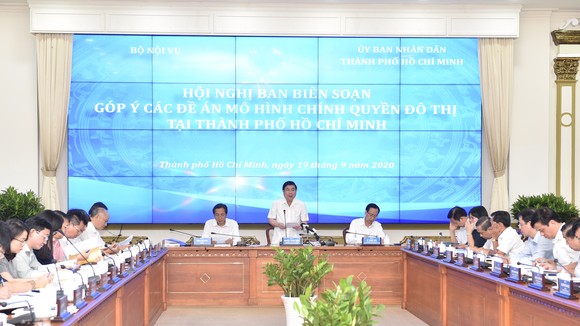 Chủ tịch UBND TPHCM Nguyễn Thành Phong phát biểu tại hội nghị. Ảnh: VIỆT DŨNG