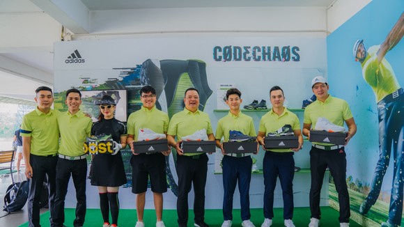 adidas Golf gửi tặng giày CODECHAOS cho các khách mời