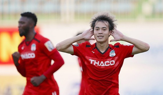 Khi Xuân Trường, Tuấn Anh còn chấn thương, Văn Toàn sẽ lại "gánh team" ở HA.GL. Ảnh: DŨNG PHƯƠNG