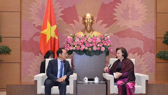 National Assembly Chairwoman Nguyen Thi Kim Ngan (right) and Ambassador of the Republic of Korea (RoK) Park Noh-wan (Photo: qdnd)