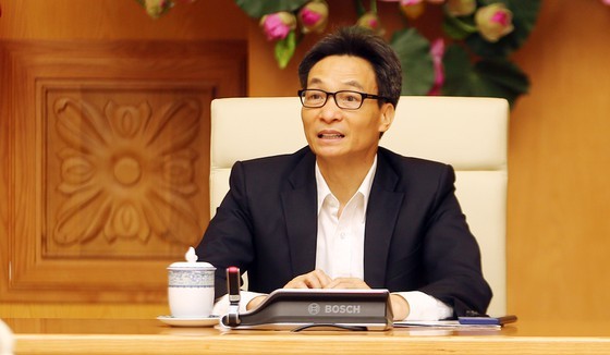 Deputy Prime Minister Vu Duc Dam, head of the National Steering Committee for Prevention and Control of the Acute Respiratory Disease Caused by a New Coronavirus (nCoV) in the meeting