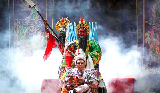 A scene in the play, "Chau Tan da Thanh Long Dao"