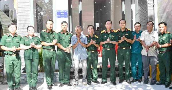 Bàn giao nhà đồng đội chào mừng 80 năm Ngày truyền thống Quân khu 9