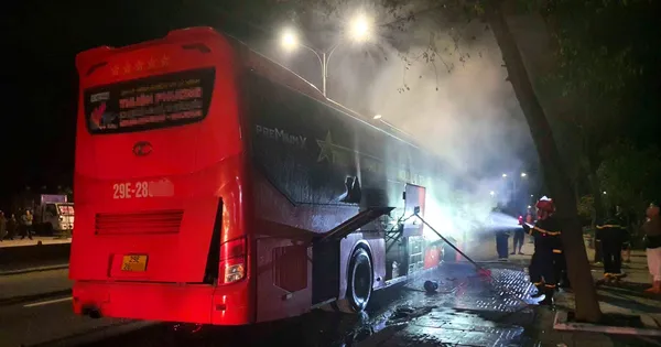 Kịp thời dập tắt đám cháy ô tô khách ở Hà Tĩnh 