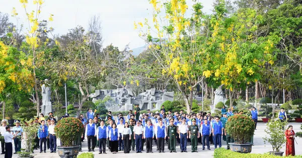 Lãnh đạo TPHCM dâng hương tưởng nhớ các Anh hùng liệt sĩ tại đặc khu Côn Đảo