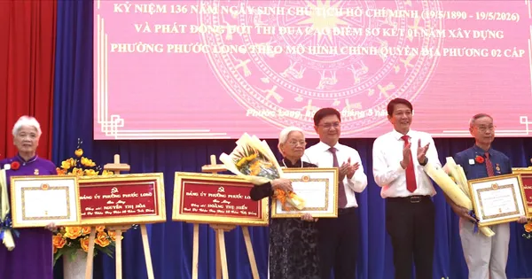 51 đảng viên Đảng bộ phường Phước Long nhận Huy hiệu Đảng