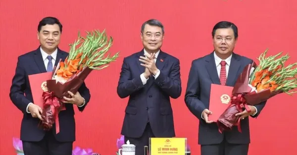 Thủ tướng trao quyết định giao Quyền Bộ trưởng Bộ Nội vụ và bổ nhiệm Thứ trưởng Thường trực Bộ Dân tộc và Tôn giáo