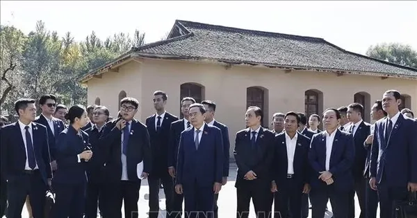 Chủ tịch Quốc hội Trần Thanh Mẫn thăm di tích lịch sử cách mạng ở tỉnh Thiểm Tây