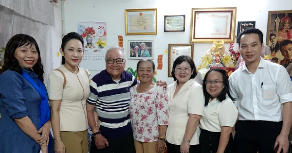 Phó Bí thư Thành ủy TPHCM Văn Thị Bạch Tuyết thăm và chúc tết văn nghệ sĩ tiêu biểu