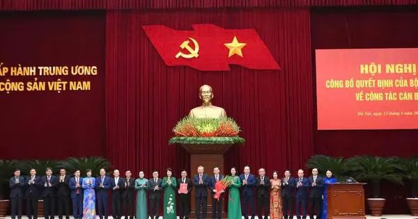 Hội nghị công bố Quyết định của Bộ Chính trị về công tác cán bộ