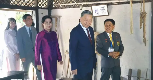 Tổng Bí thư, Chủ tịch nước dâng hương tưởng niệm Chủ tịch Hồ Chí Minh tại Thái Lan
