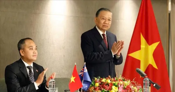 Tổng Bí thư, Chủ tịch nước Tô Lâm gặp gỡ cán bộ, nhân viên Đại sứ quán và cộng đồng người Việt Nam tại New Zealand