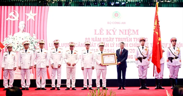 Lực lượng Cảnh sát quản lý hành chính về trật tự xã hội đón nhận Huân chương Hồ Chí Minh