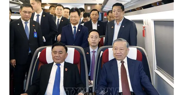 Tổng Bí thư, Chủ tịch nước Tô Lâm đi thăm thành phố Nam Ninh (Trung Quốc) bằng tàu cao tốc