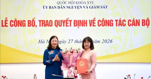 Ủy ban Dân nguyện và Giám sát trao quyết định về công tác cán bộ