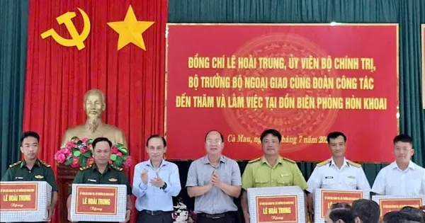 Khảo sát tiến độ các công trình trọng điểm trên đảo Hòn Khoai