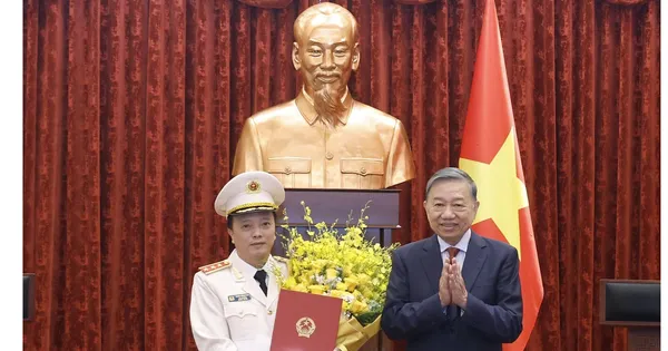 Trao quyết định thăng quân hàm Thượng tướng cho đồng chí Đặng Hồng Đức